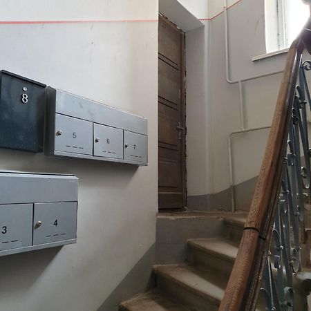 Low Ceiling Apartment Riga Bagian luar foto